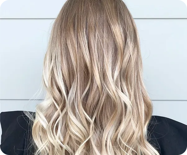 blonde cheveux ondulés